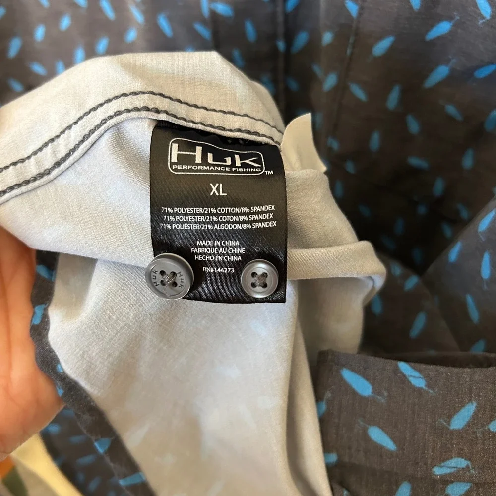 Huk Fishing Gray Men's XL Blue Lure‎ print Short Sleeve Button up Shirt Outdoors
